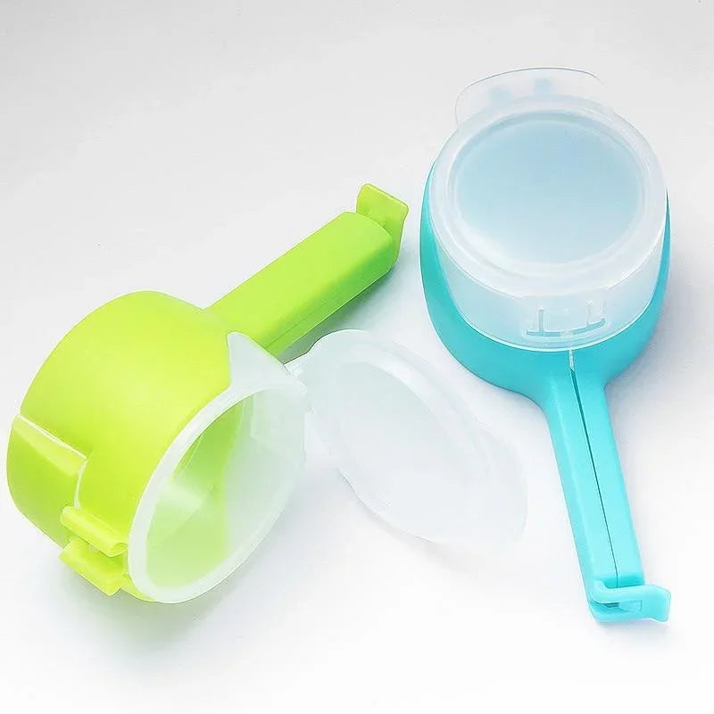 No-Spill Snack Savers